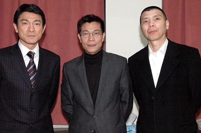 王天也酒后殴打三名民警,事发的原因是什么?