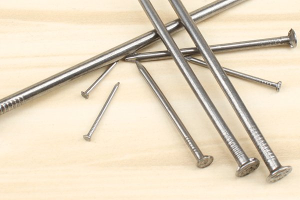 有一根烧红的铁钉温度是800℃质量是1.5克