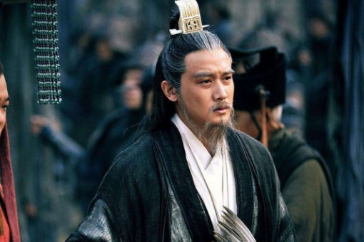 “不宜妄自菲薄,引喻失义”如何翻译？