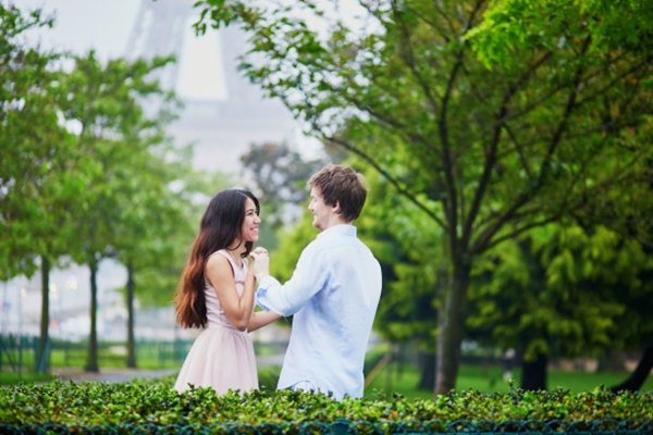 俗话说，朋友妻不可欺，可现实中有不少人在撩朋友老婆，你如何看待这类人？