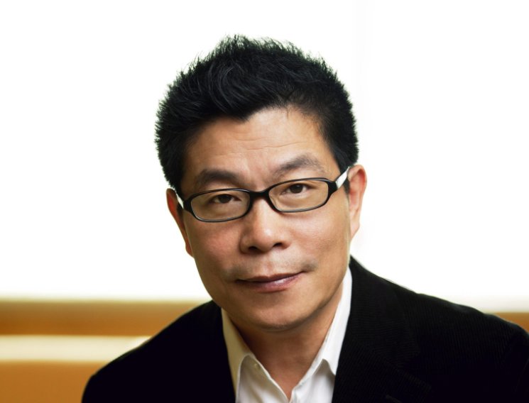 王天也酒后殴打三名民警,事发的原因是什么?