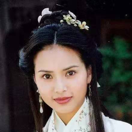 原来李沁才是小龙女最佳人选，试妆照曝光，为什么比刘亦菲更还原经典？