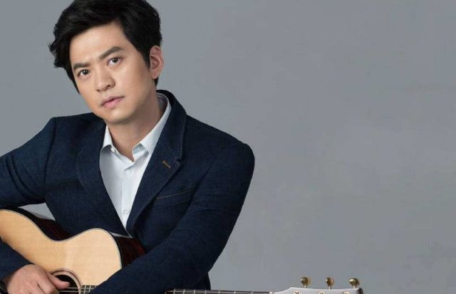 李健回归《中国好声音》，身为乐坛著名的歌手，他的嗓音有什么独特的魅力？