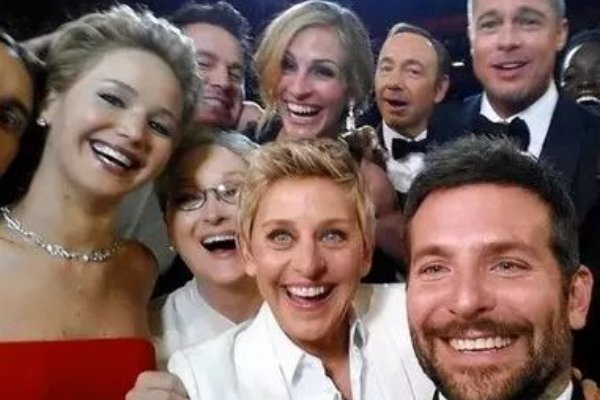 如何从外表上区别俄罗斯人和美国人？谢谢！