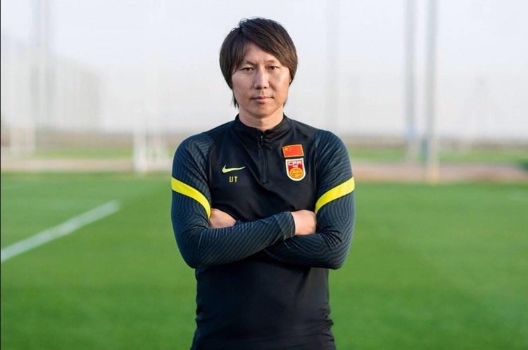 记者称国足集训期间李铁暴瘦20斤，李铁的压力有多大？