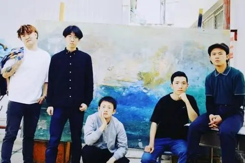 张子豪道歉并宣布退出厂牌，你如何看待他的这一行为？