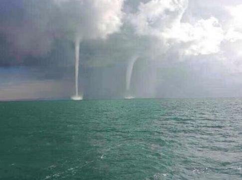 海面同时出现11条龙吸水，这种景象有多壮观？