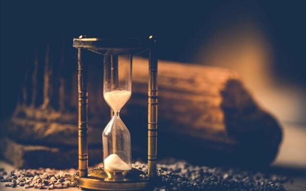 时光荏苒如白驹过隙什么意思？