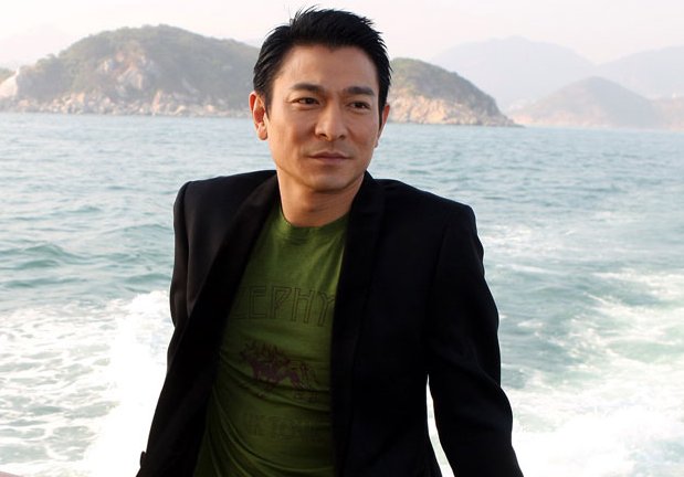 为刘德华自杀3次守身30年，杨丽娟都劝不动的敖艳红，如今怎样了？