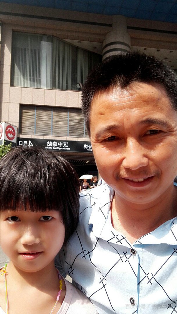 18女儿和父亲吵几句嘴然后打冷战,妈妈怎么办？