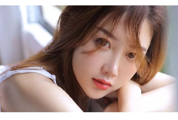 楚楚动人成语的来历