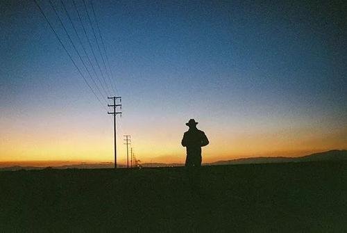 夜巴黎伴奏是什么歌粤语