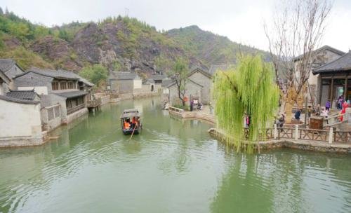 《水镇1938》讲述了一个怎样的故事？