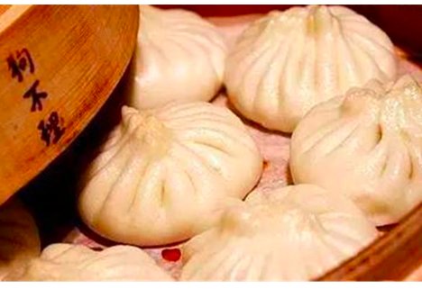 博主是如何回应“王府井狗不理包子报警”一事的？