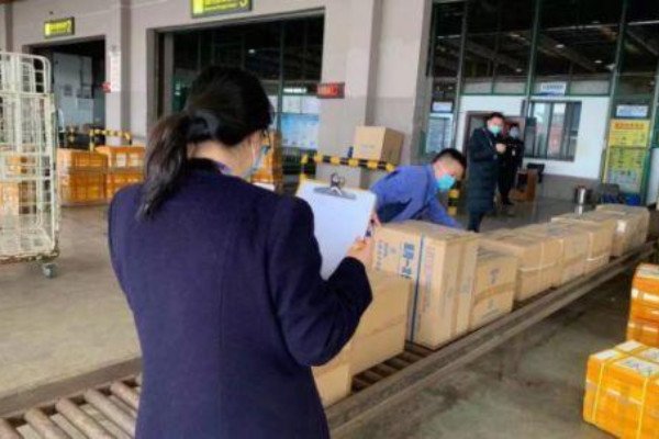 上海浦东居民收到不良记录企业物资，官方对此事是如何回应的？