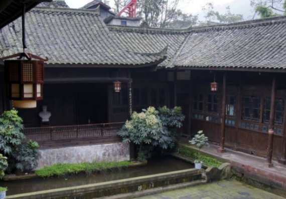 什么明月本无价近水什么皆有情？