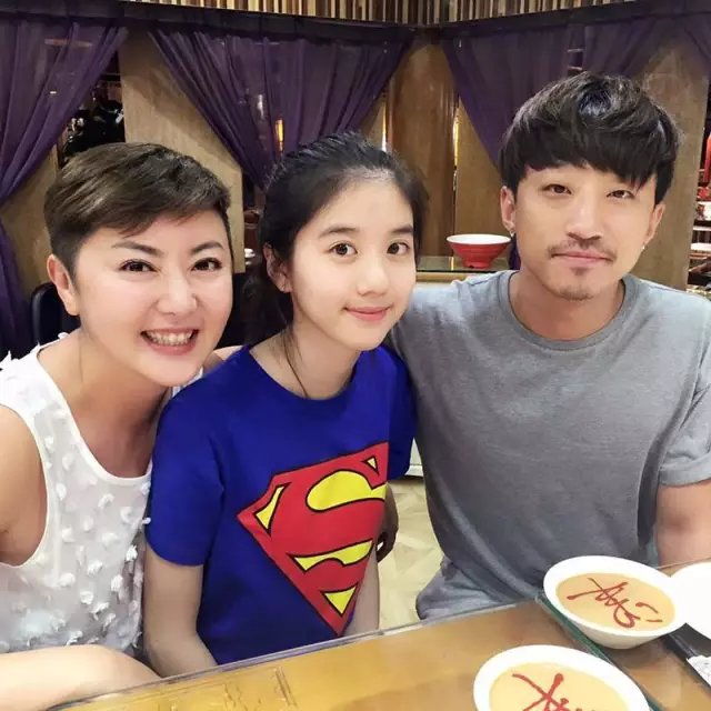 李凯馨有什么背景？