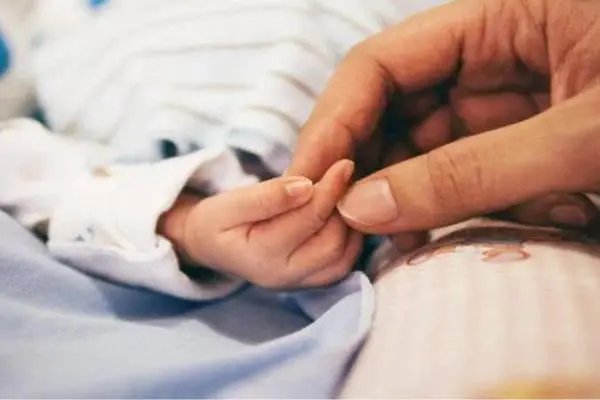 安徽出生人口4年下降47.6%，造成此现象的原因是什么？