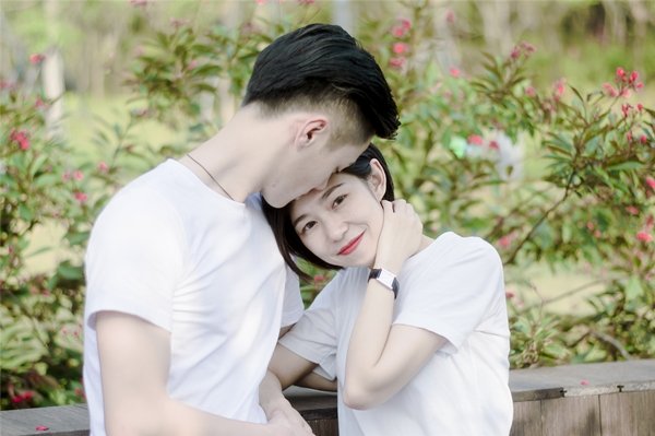 俗话说，朋友妻不可欺，可现实中有不少人在撩朋友老婆，你如何看待这类人？