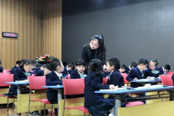 兄弟齐心其利断金什么意思