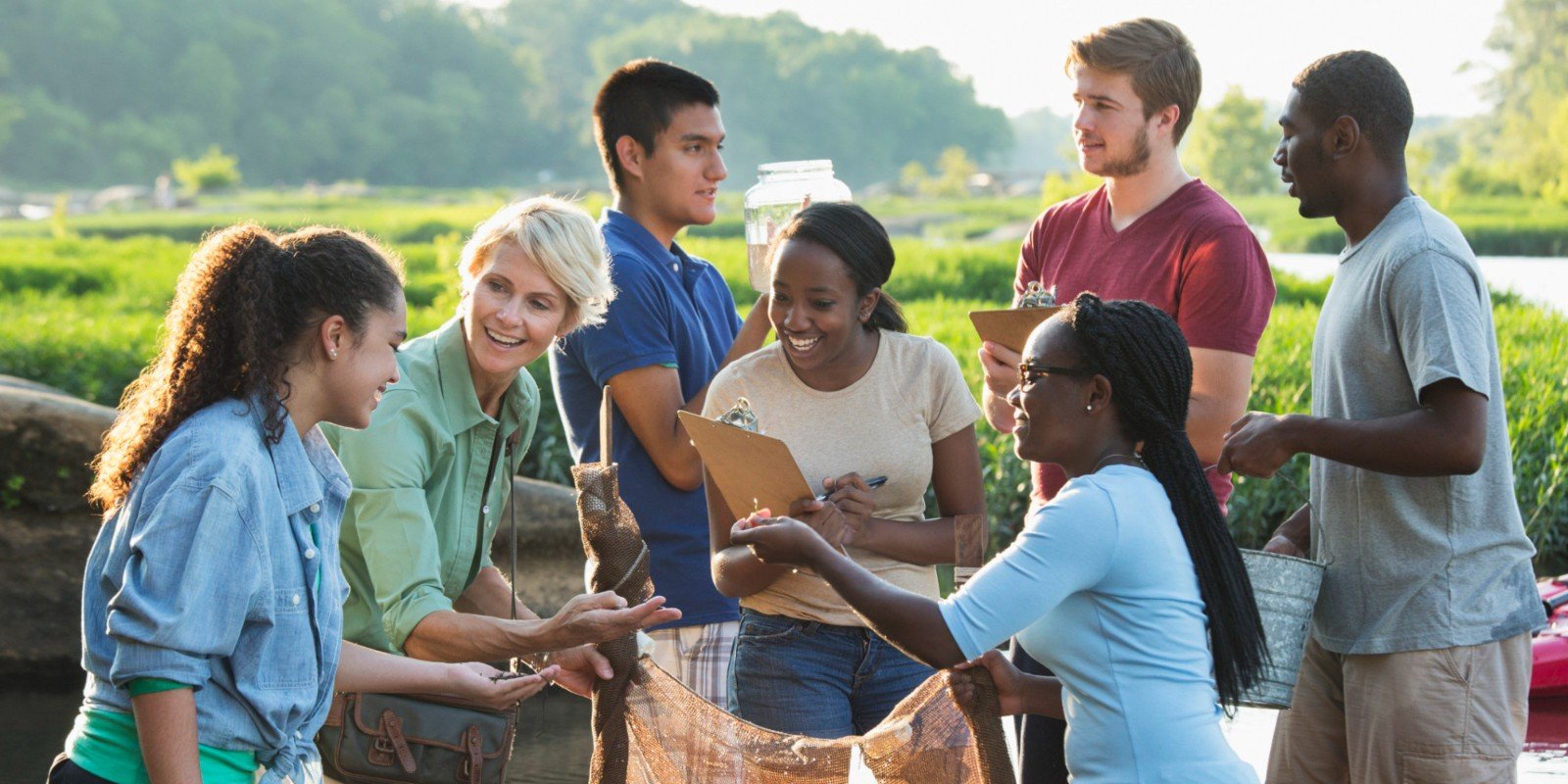 volunteering怎么读