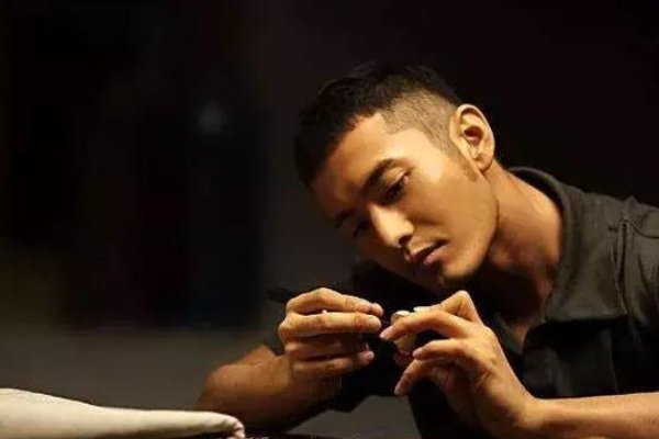 闹太套英文是什么意思