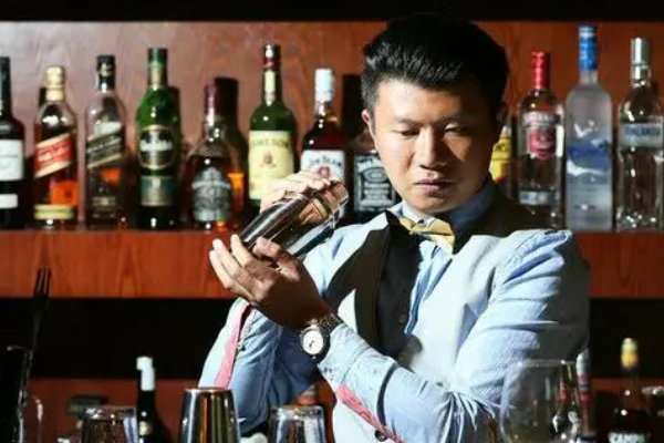 调酒培训学校多少钱？