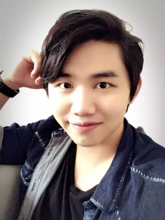 《错位时空》五四特别版谁唱的？