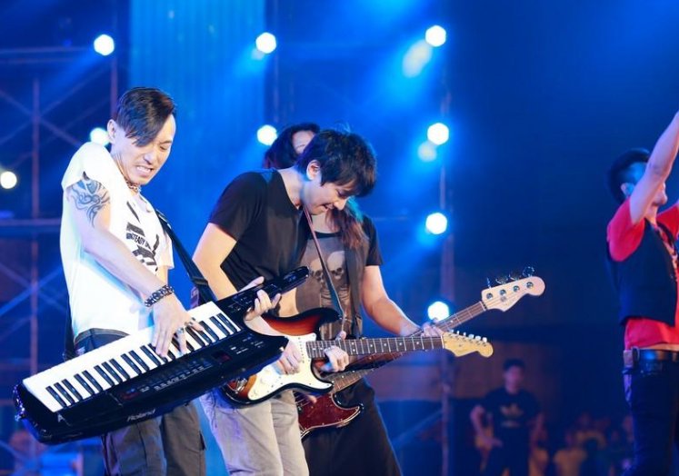 《天高地厚》歌词是什么？