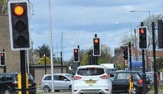 广州现地上红绿灯，当地市民是否习惯这样的红绿灯呢？