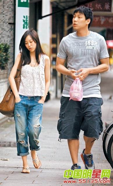 100812康熙来了说刘容嘉被拍。是和谁在一起