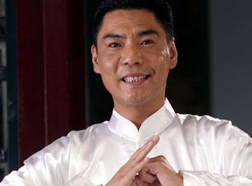 有一首歌里的歌词是.....你在哪 万人中央........