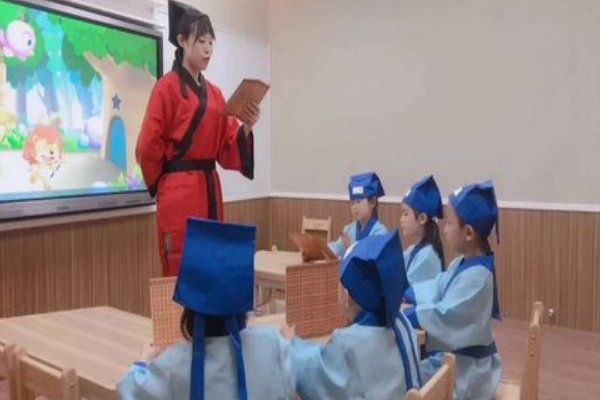 我与狸猫不出门全诗