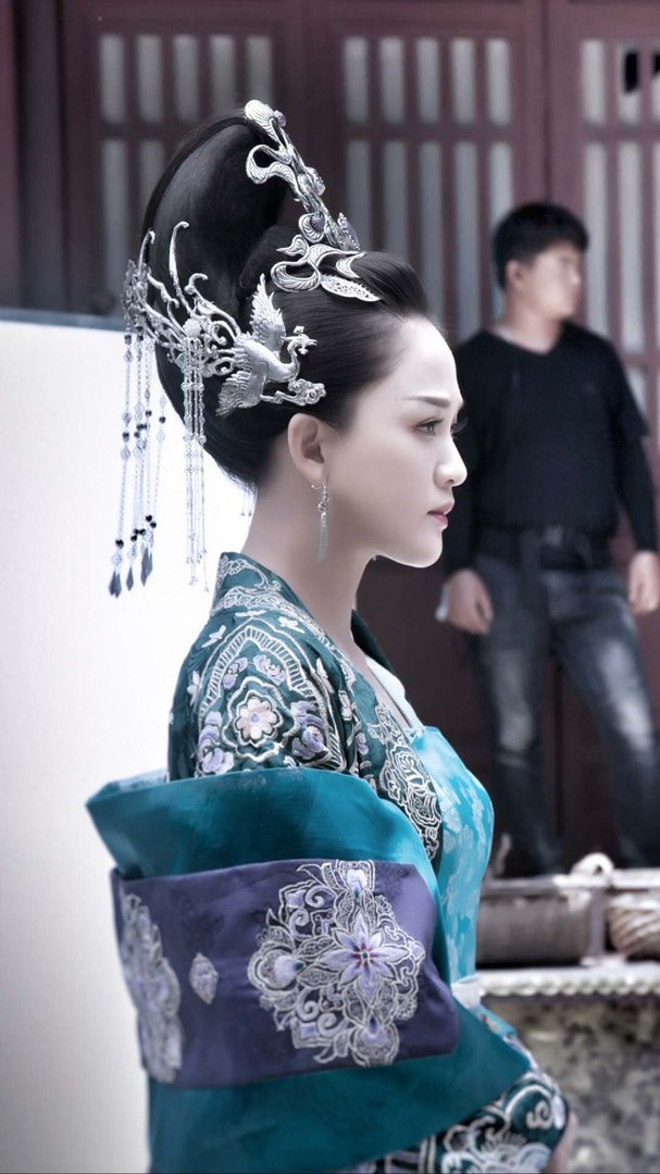 孤独皇后剧情介绍,解析