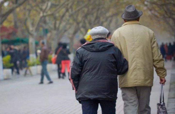 中国6个年轻人养1个老人，如何看待中国的老龄化？