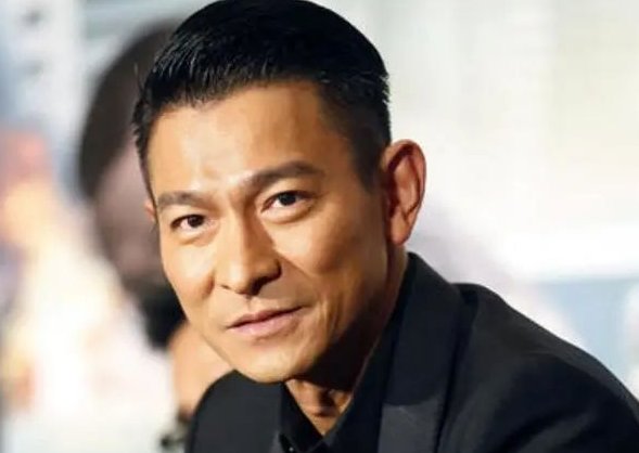 为刘德华自杀3次守身30年，杨丽娟都劝不动的敖艳红，如今怎样了？