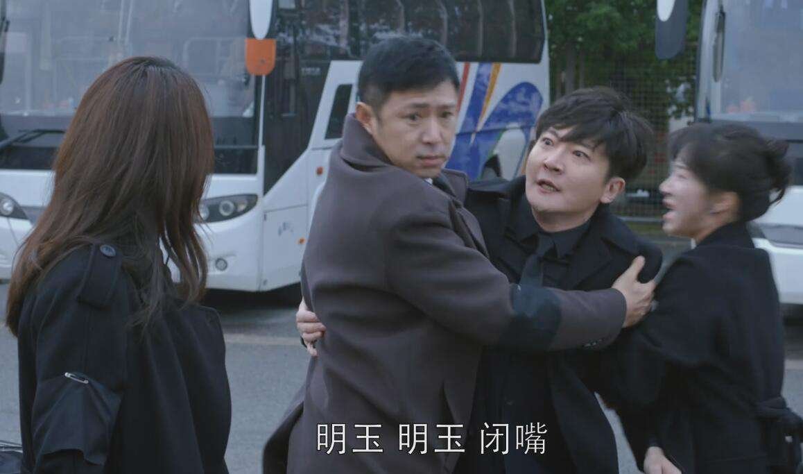 李连杰二哥去世享年60岁，葬礼已在八宝山举办，出席的都有哪些明星？